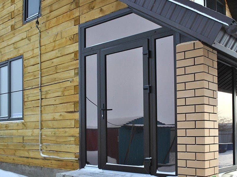 Двери и входные группы